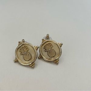 Monkee’s Boutique, gold round disc w/Pineapple stamp, SS stamp, good quality